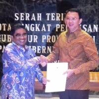 sumarsono-tidak-etis-kalau-saya-meninggalkan-pekerjaan-berkoper-koper-pada-pak-ahok