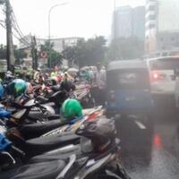 tugu-tani-jadi-lokasi-parkir-massa-aksi-112