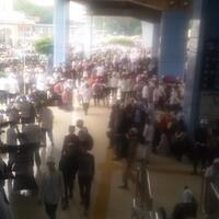 petugas-stasiun-juanda-sibuk-peringatkan-calon-penumpang-yang-merokok