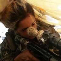 joanna-palani-penembak-jitu-cantik-yang-jadi-incaran-isis