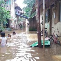 kampung-arus-di-jakarta-timur-dilanda-banjir-warga-siap-mengungsi