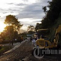 kawasan-cisarua-puncak-rawan-longsor-polisi-minta-pengguna-jalan-hati-hati