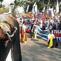 dua-tersangka-penghinaan-lambang-negara-dibesuk-politisi-pdip-seperti-ini-kondisinya