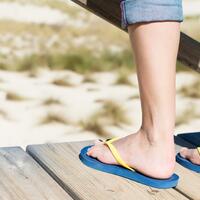 6-hal-yang-bikin-sandal-jepit-tak-selalu-aman-untuk-kakimu