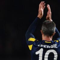 fenerbahce-vs-besiktas-endingnya-robin-van-persie-kena-sanksi