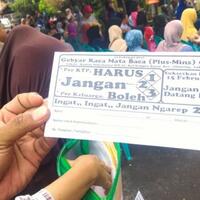 masa-tenang-pilkada-pengurus-rw-di-semper-bagikan-dua-ribu-kacamata-gratis