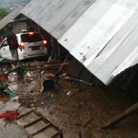 enam-jam-lamanya-bocah-35-tahun-menunggu-jenazah-ibunya-yang-tertimpa-longsor