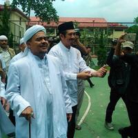 usai-diperiksa-sebagai-tersangka-ini-yang-dilakukan-rizieq-shihab