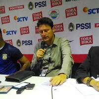 kalah-dari-persib-timo-scheunemann-ini-menyakitkan