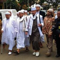 kuasa-hukum-dampingi-rizieq-shihab-ke-polda-jabar-tak-ada-massa