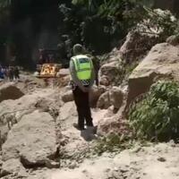 takut-longsor-susulan-puluhan-warga-situbondo-pilih-ngungsi-ke-tempat-saudara