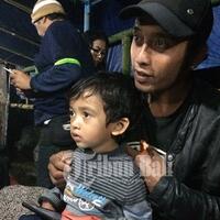 kisah-tragis-aris-balita-korban-longsor-yang-terduduk-di-kaki-jenazah-ibunya