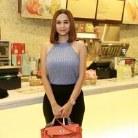 aura-kasih-belum-terpikir-cari-pengganti-glen-fredly