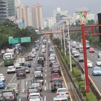 sekitar-3100-mobil-lewati-lajur-contraflow-tol-dalam-kota-jakarta