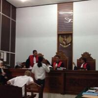 istri-wna-terdakwa-penipuan-investasi-divonis-penjara-25-tahun