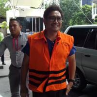 diperiksa-kpk-choel-mallarangeng-tebar-senyuman