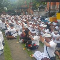 baladika-dan-laskar-bali-sembahyang-bersama-dan-berikrar-jaga-kedamaian