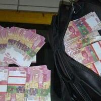 rupiah-dibuka-turun-ke-level-13329-per-dolar-as