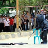 polisi-pastikan-bom-rakitan-di-kcp-bri-suryanata-palsu