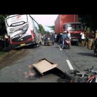 mau-nyalip-kendaraan-aiptu-suharto-malah-tewas-tergilas-bus