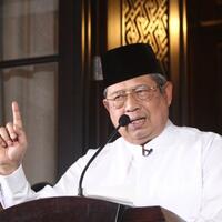 acungkan-jari-telunjuk-kanan-sby-berserah-diri-kepada-tuhan