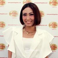 hamil-anak-kedua-ayu-dewi-ngidam-ingin-terus-mengendus-suami