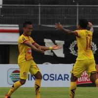 slamet-budiono-persembahkan-gol-sriwijaya-fc-untuk-ibunya-yang-13-tahun-tak-bertemu