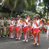 tiba-di-dpp-gerindra-prabowo-disambut-quotmarching-bandquot