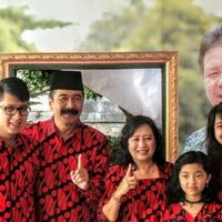 usai-mencoblos-di-tps-calon-wali-kota-salatiga-ini-regangkan-badan