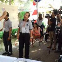 warga-menonton-proses-penghitungan-di-tps-sylviana