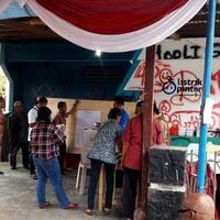 di-kampung-ambon-foto-ahok-dicoblos-pakai-rokok