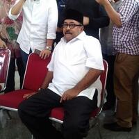 rano-karno-pantau-perolehan-suara-pilkada-banten-di-posko-pemenangan