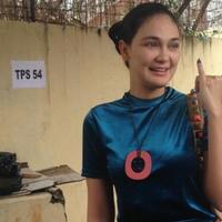 luna-maya-tusuk-aja-ketiganya