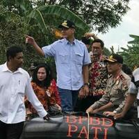 meski-banjir-sutrisno-naik-perahu-sukseskan-pilkada-pati