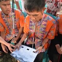 pilkada-di-buleleng-bali-tps-di-desa-bengkala-pakai-bahasa-isyarat