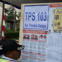 sylviana-murni-mencoblos-di-kompleks-marinir-pondok-kelapa