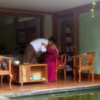 anies-tunaikan-salat-dhuha-sebelum-berangkat-ke-tps