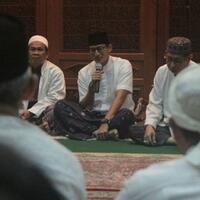 salat-subuh-di-masjid-at-taqwa-ini-doa-sandiaga-jelang-nyoblos