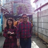 berangkat-ke-tps-djarot-dan-istri-kompak-pakai-baju-kotak-kotak