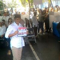 sandiaga-datang-ke-tps-ditemani-istri-anak-dan-kedua-orangtuanya