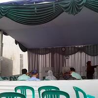 petugas-di-tps-mengenakan-pakaian-adat-sumut