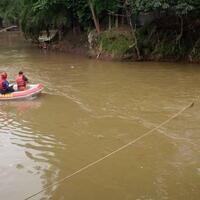 enggan-didekati-warga-ibu-dan-anak-lompat-ke-sungai-cipunegara