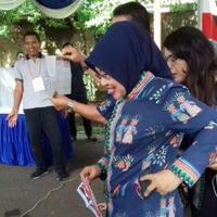 sylviana-ditegur-petugas-kpps-karena-nyaris-bawa-ponsel-ke-kotak-suara