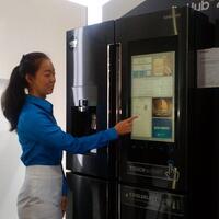lemari-es-samsung-family-hub-20-bantu-penggunanya-mengelola-stok-makanan