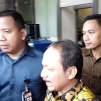 penyidik-kpk-cecar-hakim-mk-suhartoyo-dengan-12-pertanyaan