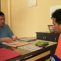 tahu-polisi-datangi-rumahnya-pengedar-pilih-pulang-sebabnya-mengharukan