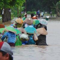 sungai-pemali-meluap-jalur-brebes-tegal-via-jatibarang-dialihkan