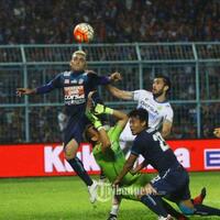 arema-menang-4-0-atas-ps-tni