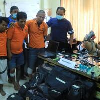 selama-beraksi-komplotan-pencuri-bermodus-kempes-ban-ini-raup-rp-1-miliar