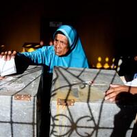 anggota-komisi-ii-dpr-ri-acungkan-jempol-kepada-penyelenggara-pemilu